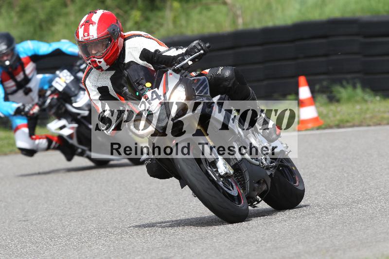 /Archiv-2025/10 23.04.2025 Cornu Master School ADR/rot-rouge/24